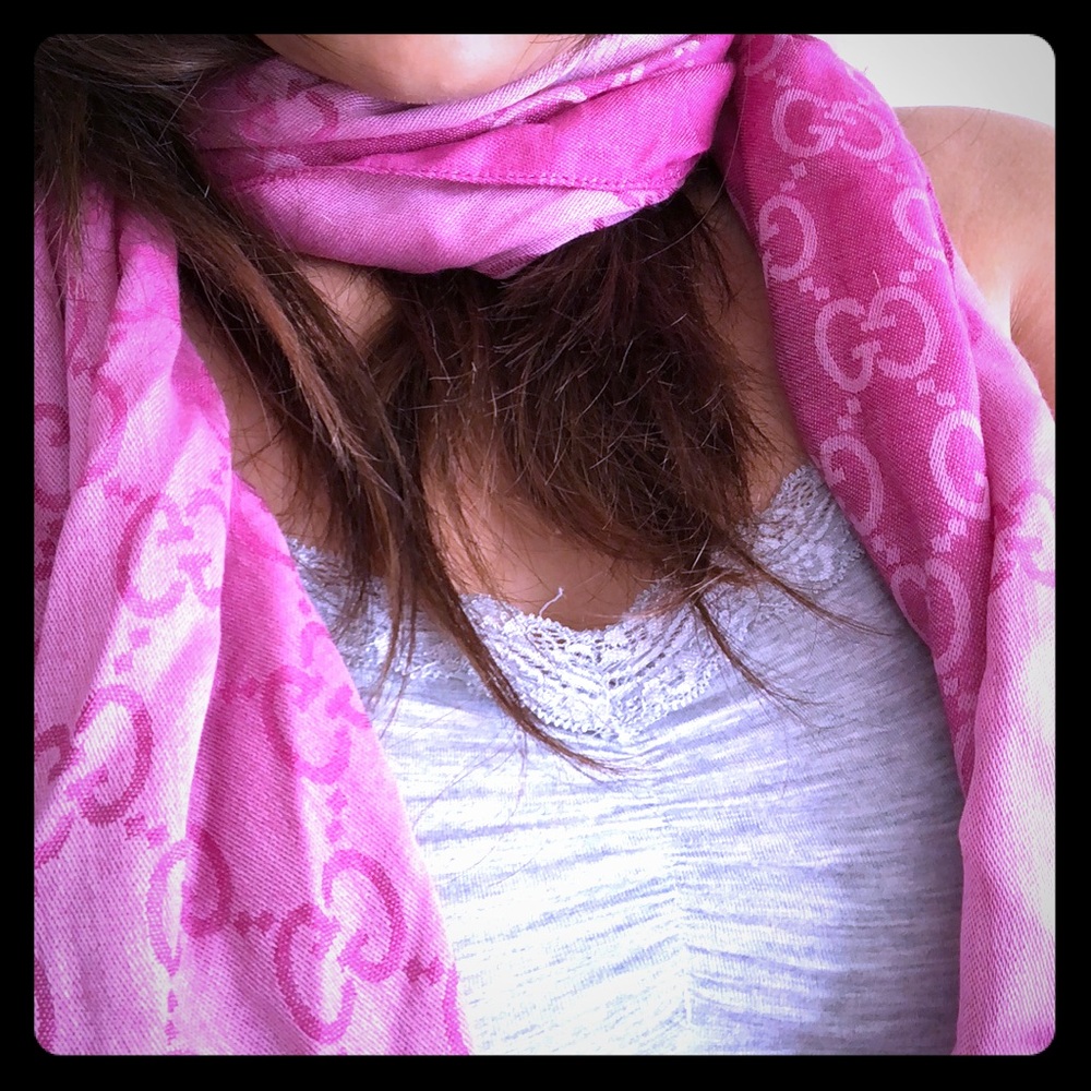 Gucci Reversible shawl🧣